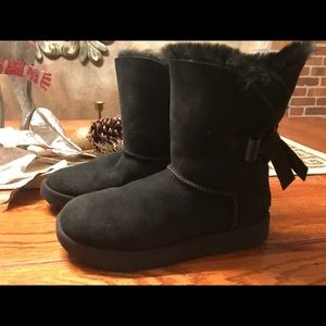 UGG Short Bow Boot